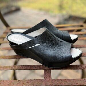 Tsubo Black Leather Peep Toe Mule Wedges | Women’s 7